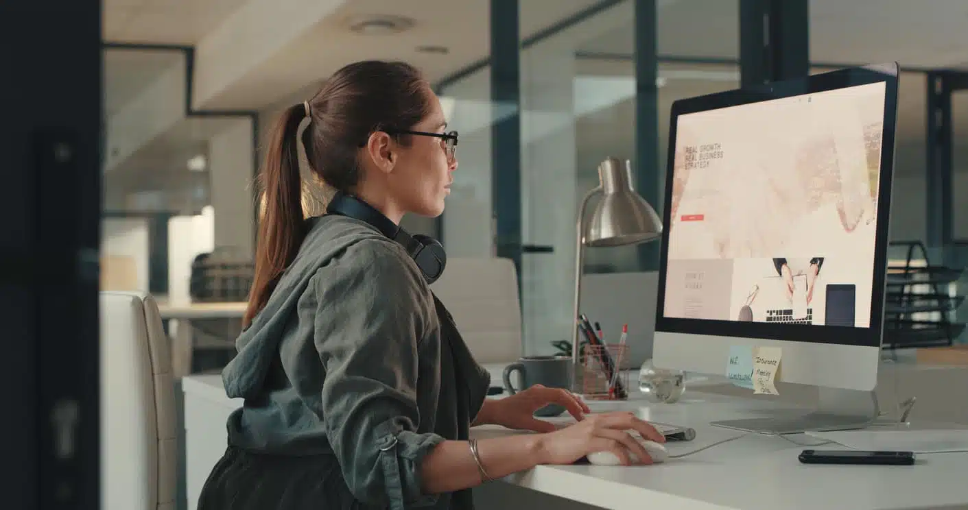 web designer choosing a website platform